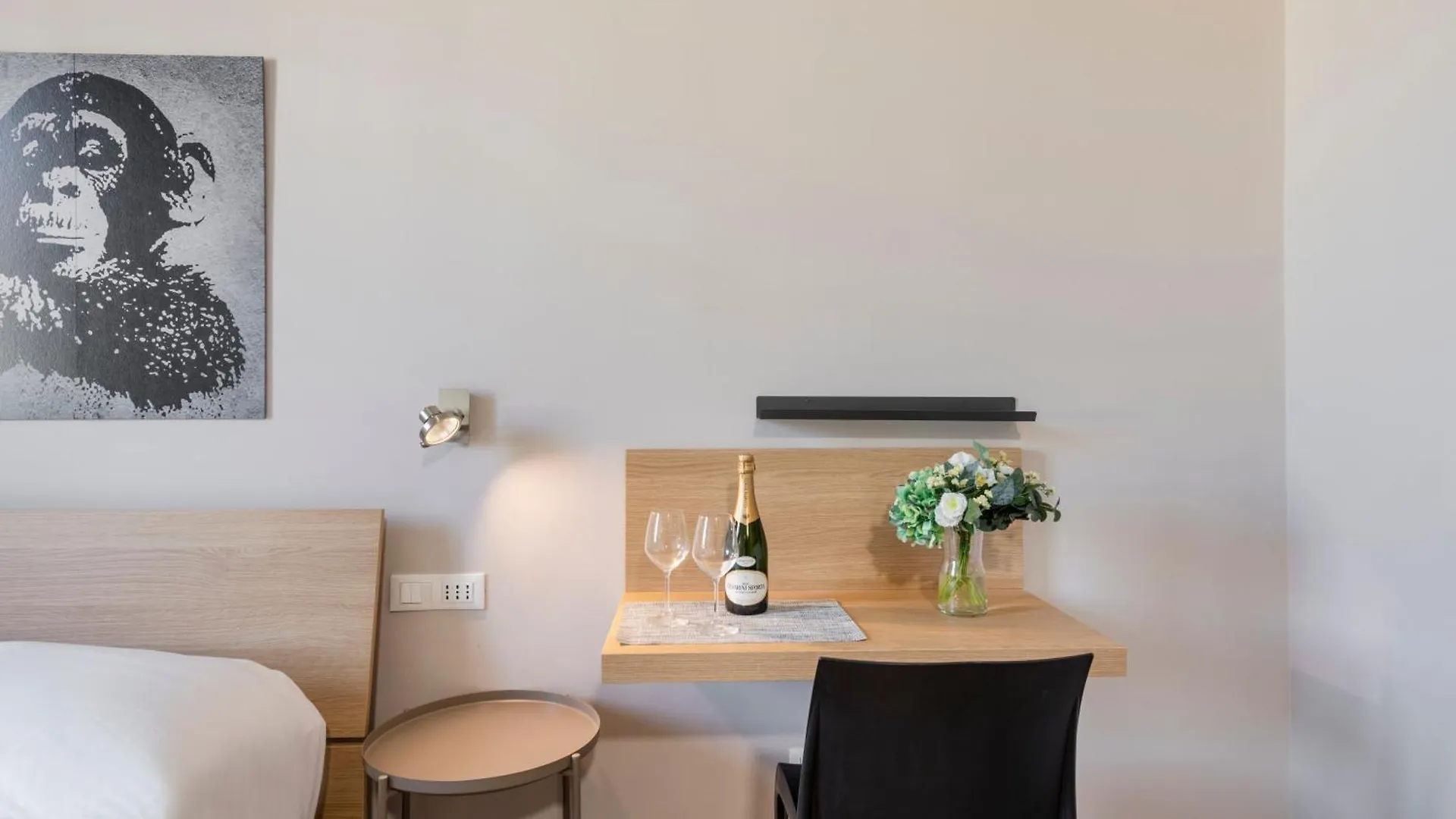 Laurana, 6 Ampio E Luminoso Appartamento Per 6 Milánó Apartman
