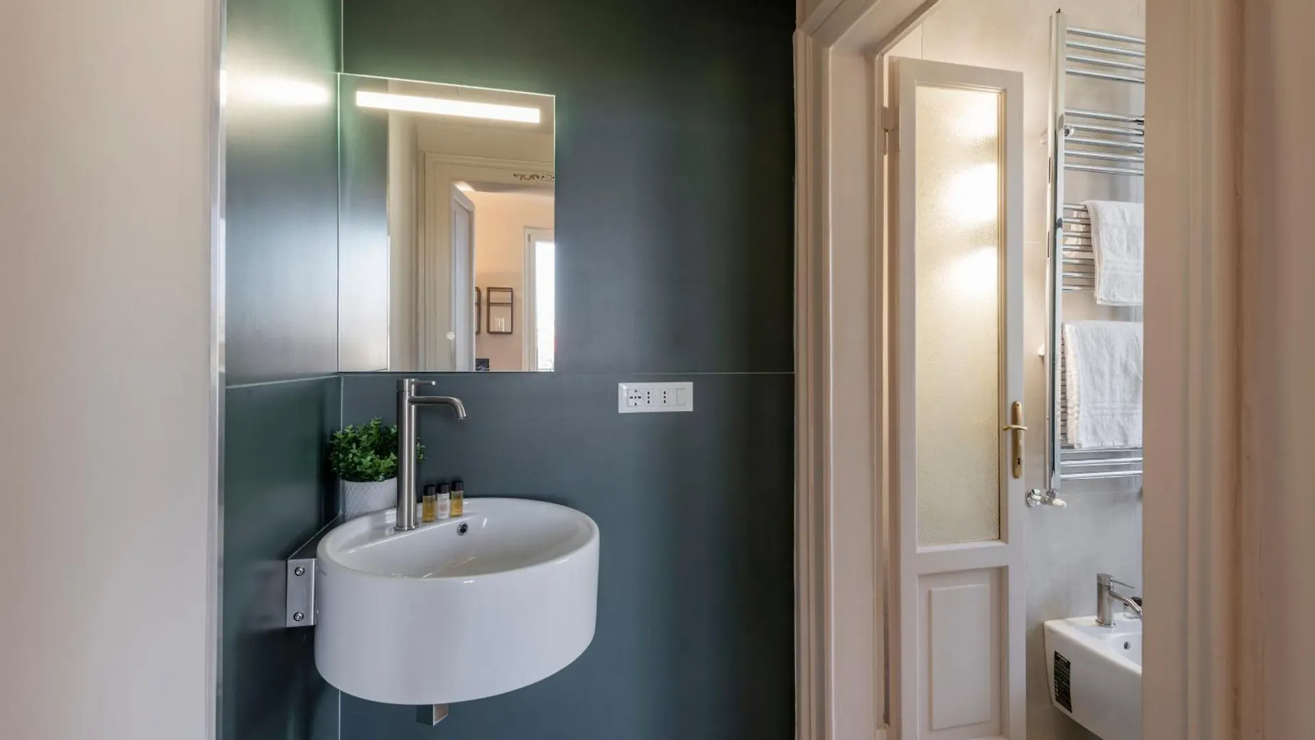 Laurana, 6 Ampio E Luminoso Appartamento Per 6 Milánó Apartman