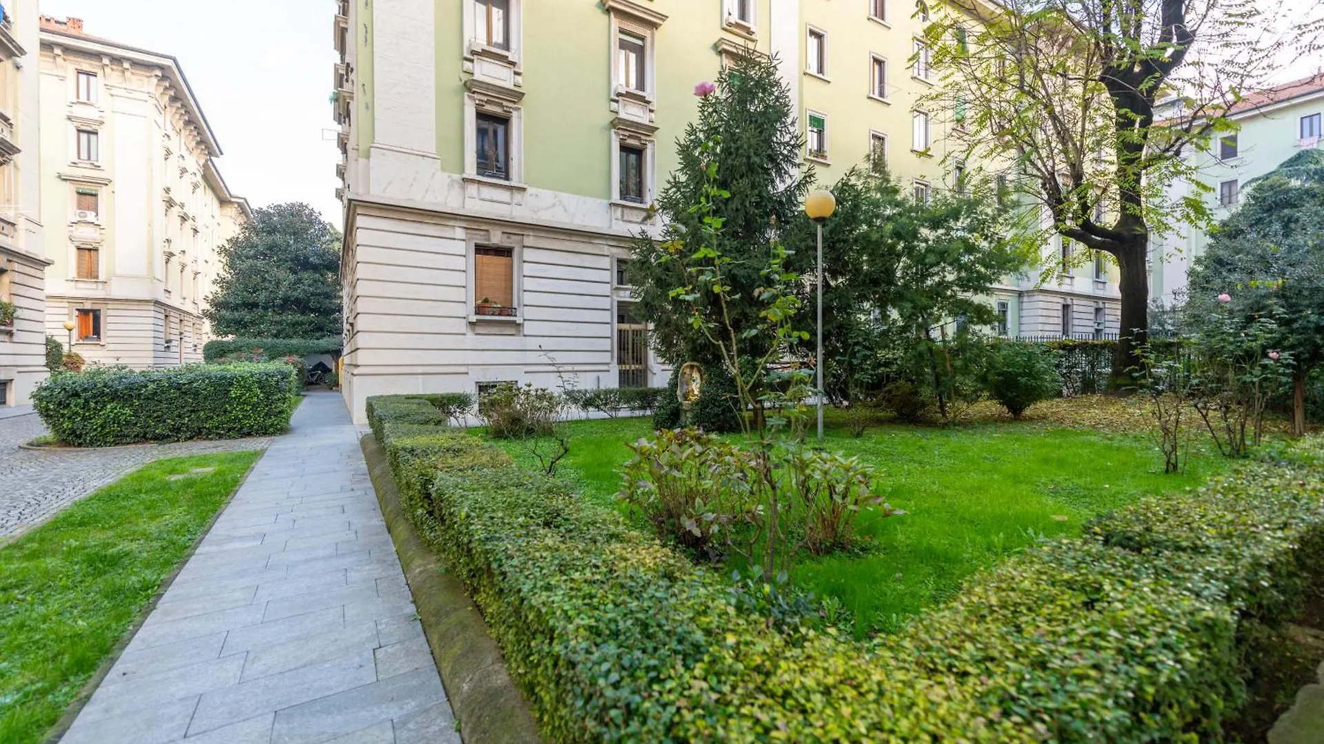 Laurana, 6 Ampio E Luminoso Appartamento Per 6 Milánó Apartman